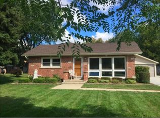 2004 Burr Oak Ln, Lindenhurst, IL 60046