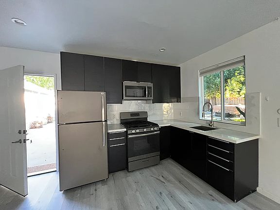 5th image of 14605 La Maida St