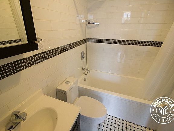 3rd image of 82 Lexington Ave #32