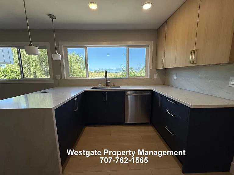 678 Holly Ave — Photo 18