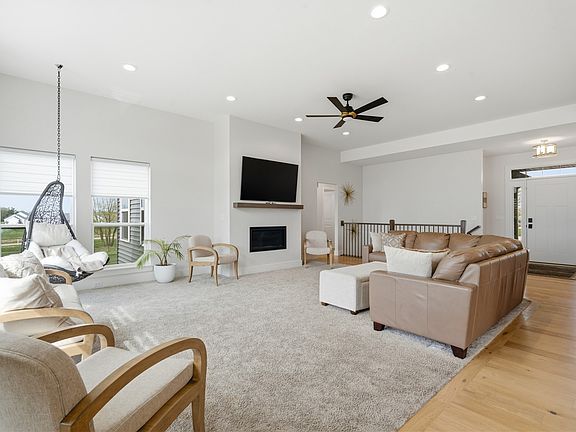 5th image of 2642 Burr Oak Ct