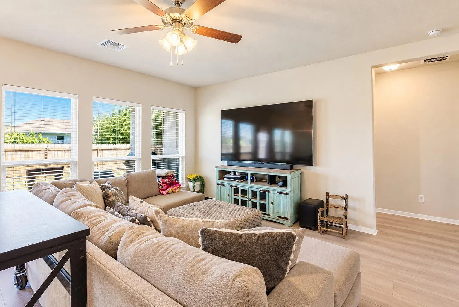 4 bed, 3.0 bath, 1836 sqft, $2,095 — Photo 2