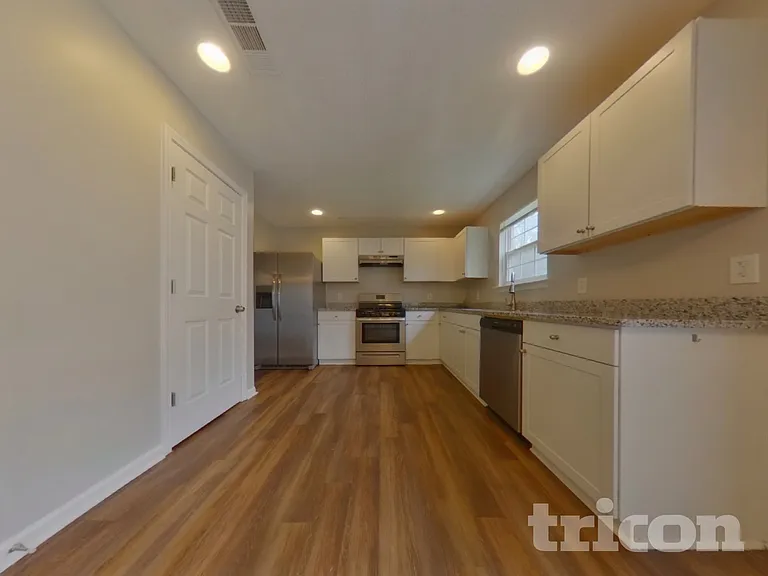 693 Grandview Cir — Photo 5