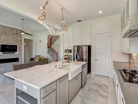 5th image of 1614 Lilac Ln