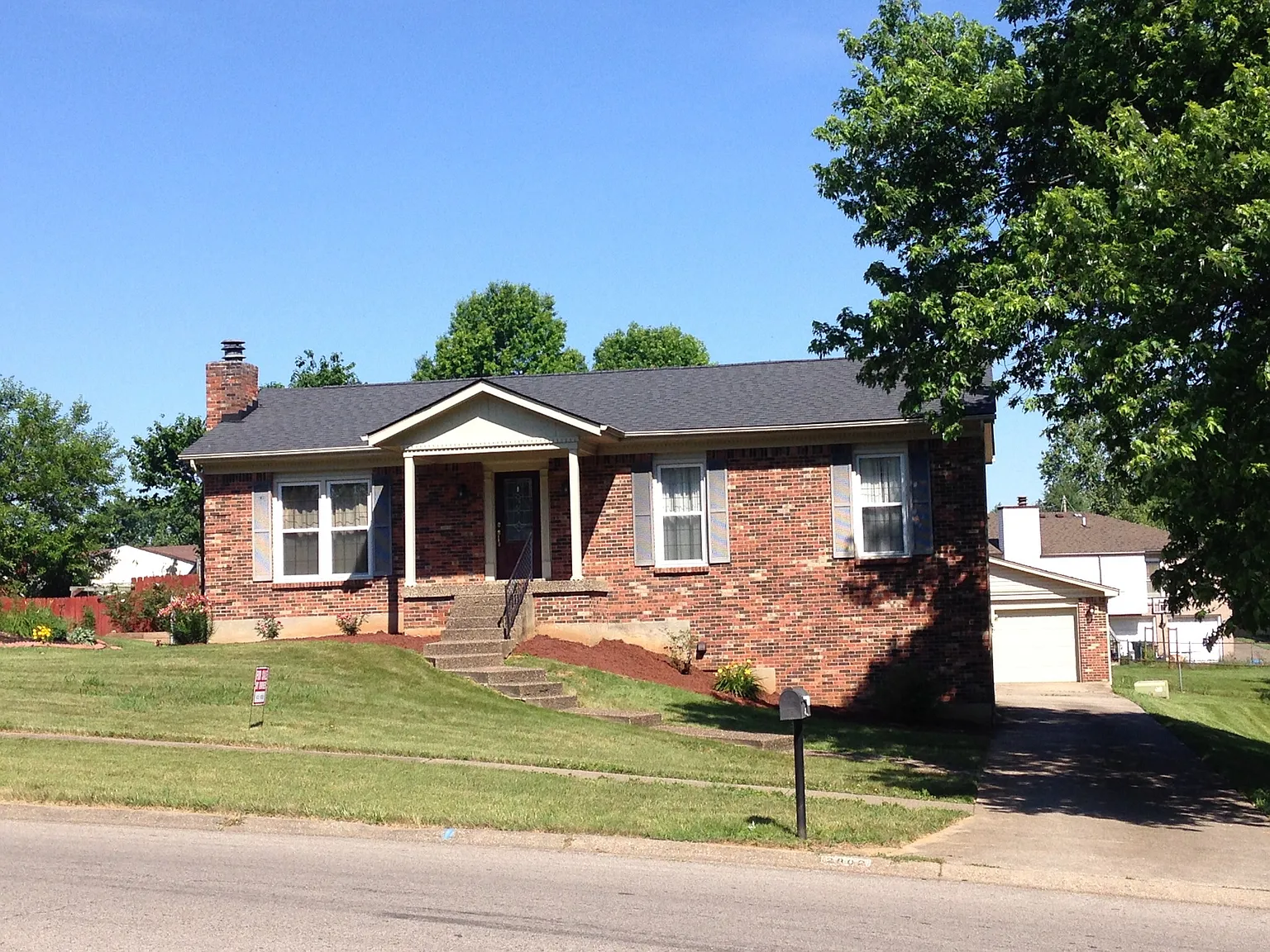 2802 Summerfield Dr photo 1