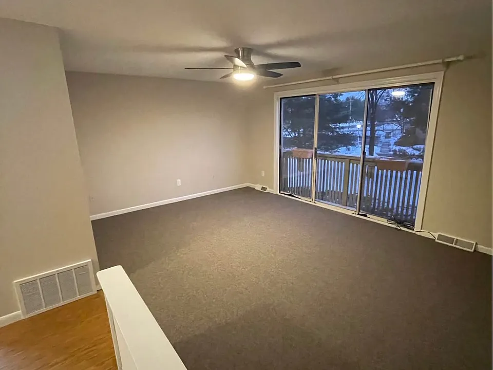 207 Spring St #207
