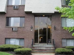9 Hallmark Gdns APT 4, Burlington, MA 01803