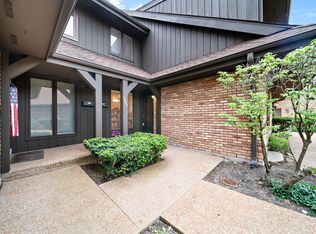 1932 Mission Hills Ln, Northbrook, IL
