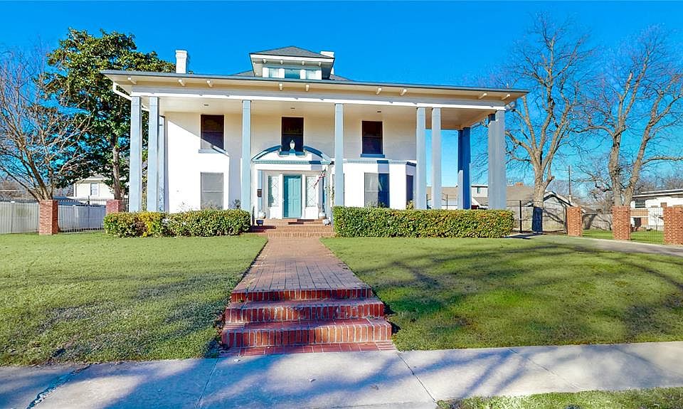 1st image of 211 F St SW