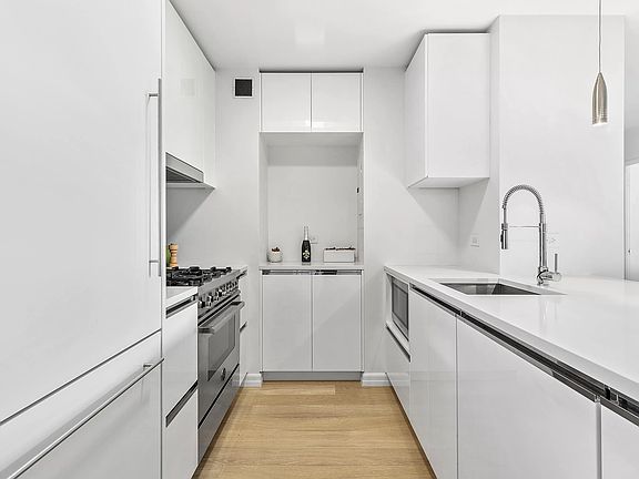 3rd image of 301 W 53rd St APT 4A