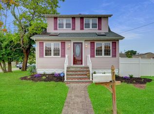 785 S Wellwood Ave, Lindenhurst, NY 11757