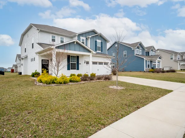 15469 Eastpark Cir W, Fishers, IN 46037