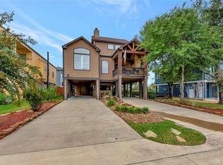 140 Rosewood Rd, Clear Lake Shores, TX 77565