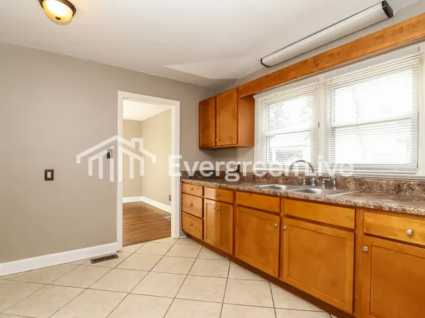 1113 Cedrow Dr, High Point, NC 27260