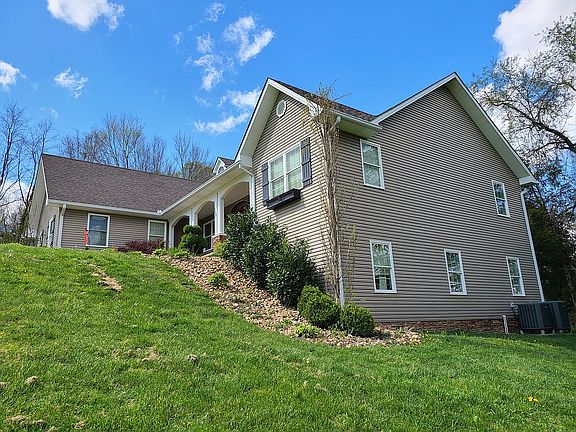 3rd image of 380 Kennedy Dr