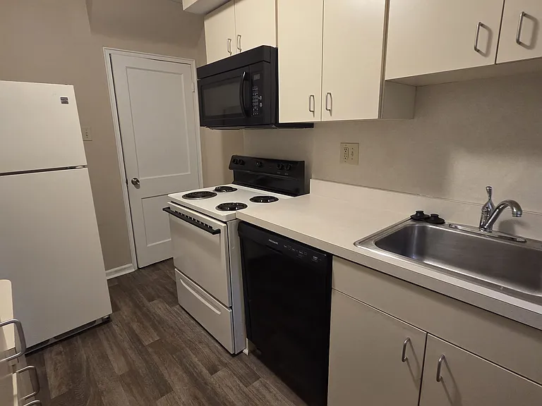 5642 Selby Ct — Photo 7