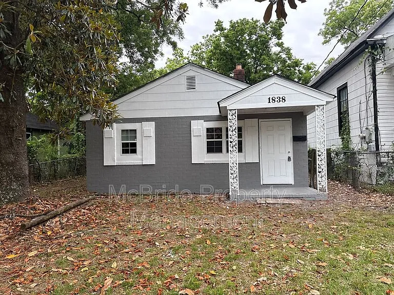 1838 Watkins St — Photo 1