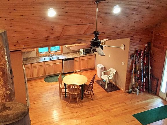 4th image of 9 Hemlock Dr