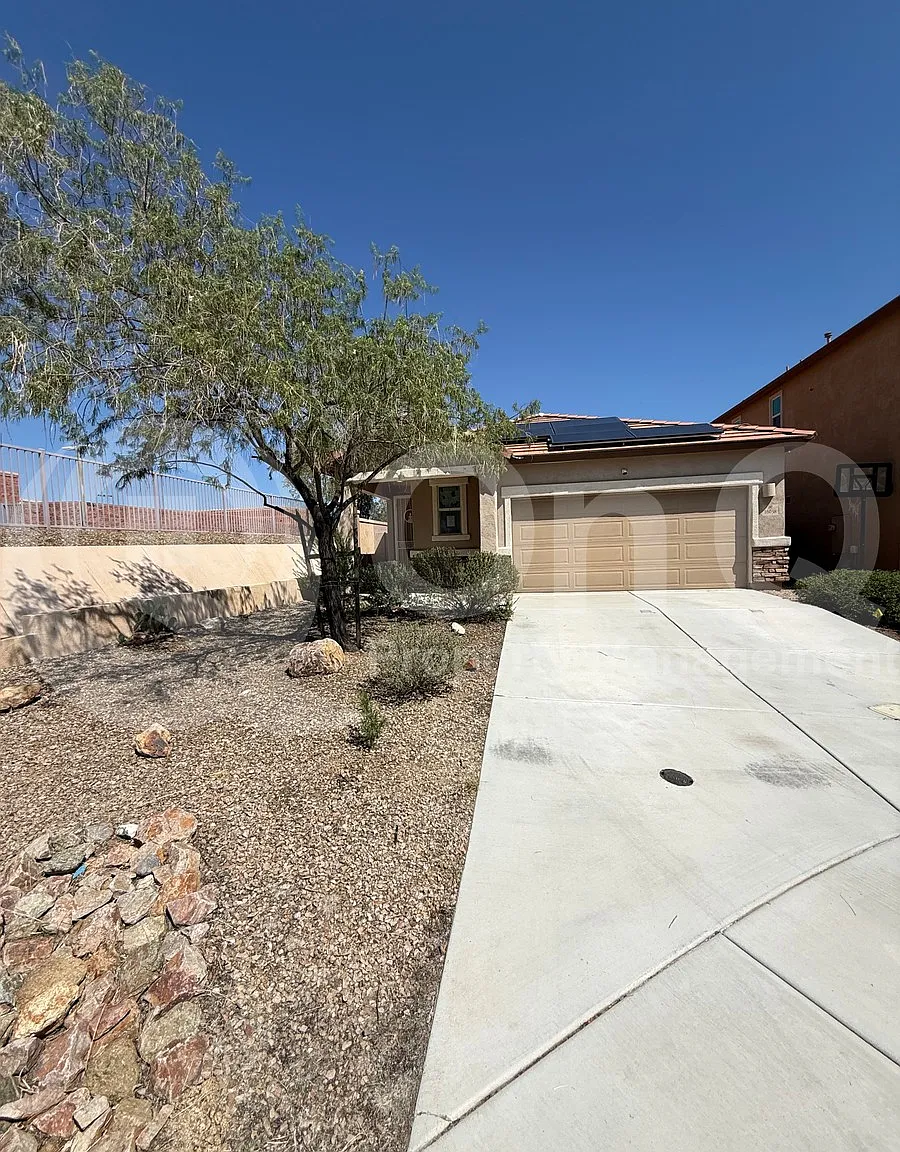 3 bed, 2.0 bath, 1728 sqft, $1,900 — Photo 1