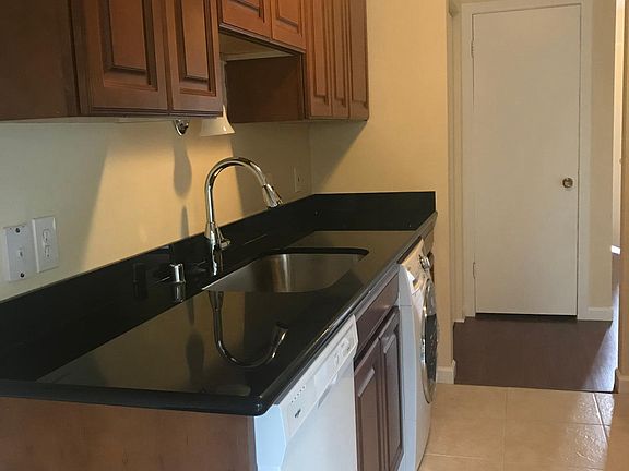 4th image of 417 Bellevue Way SE APT 506
