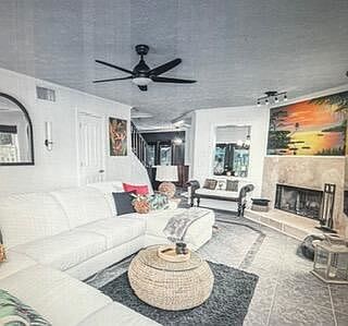 5th image of 221 NE Sagamore Ter