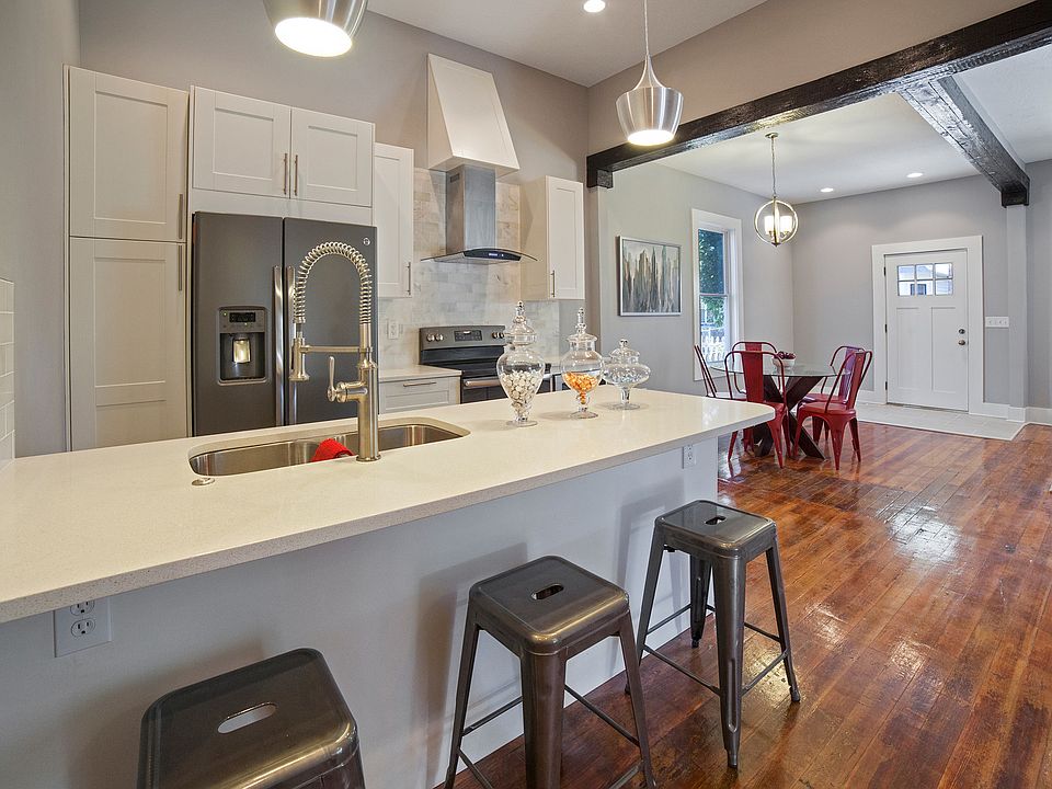 2nd image of 606 Terrace Ave