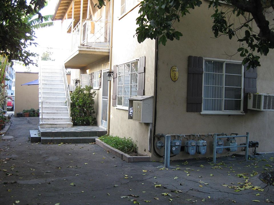Classic garden apartment