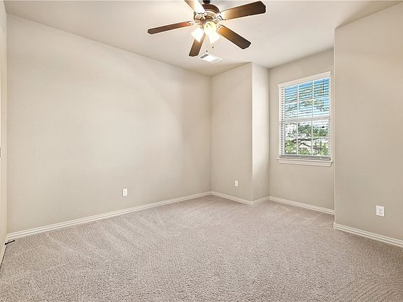 5th image of 901 SW Glen Arbor Ave