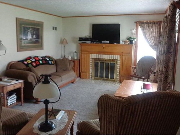 3rd image of 1011 N Crater Ave