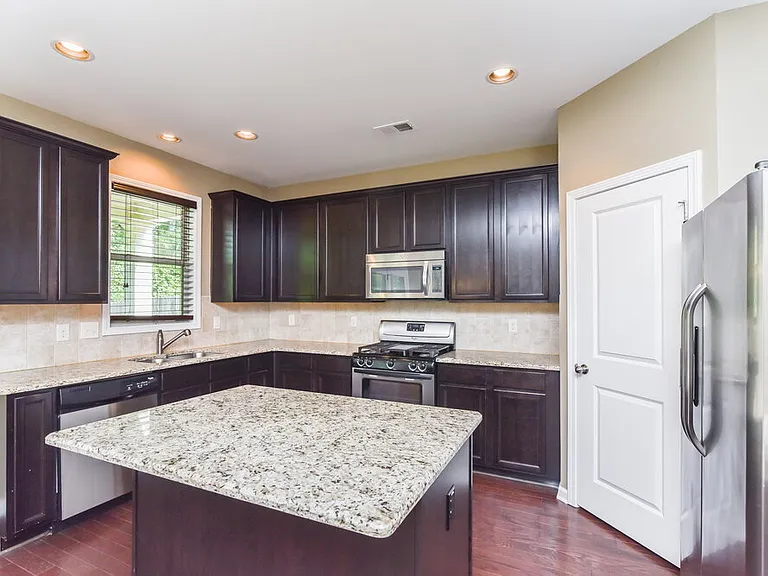 1694 Maplecliff Way — Photo 7