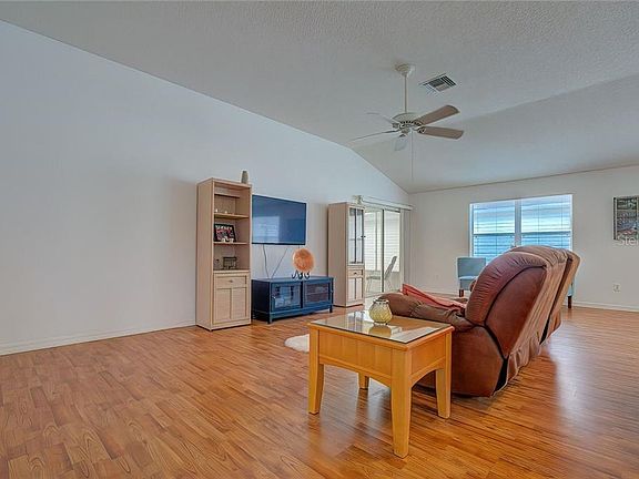 3rd image of 582 Lacy Pl