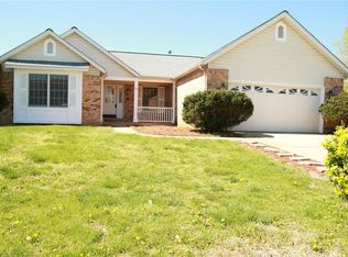 105 Brittany Dr, Fairview Heights, IL 62208