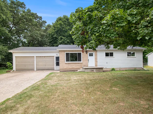 217 S Walnut St, Greenville, MI 48838