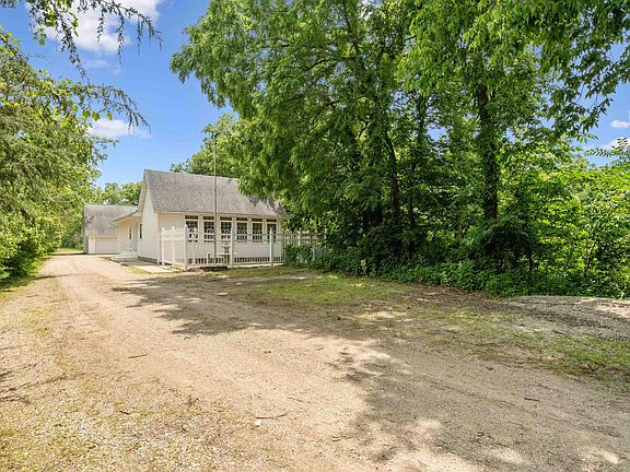 4th image of 266 Lainee Dr