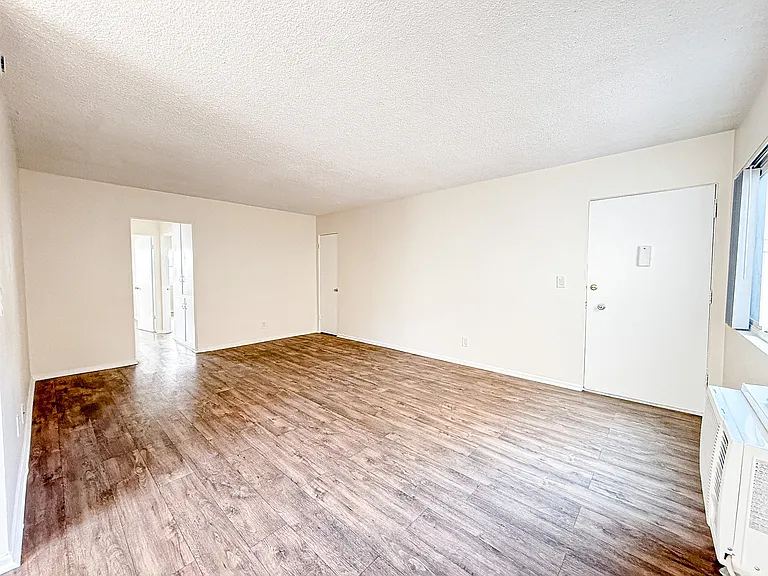625 E Verdugo Ave #F — Photo 3
