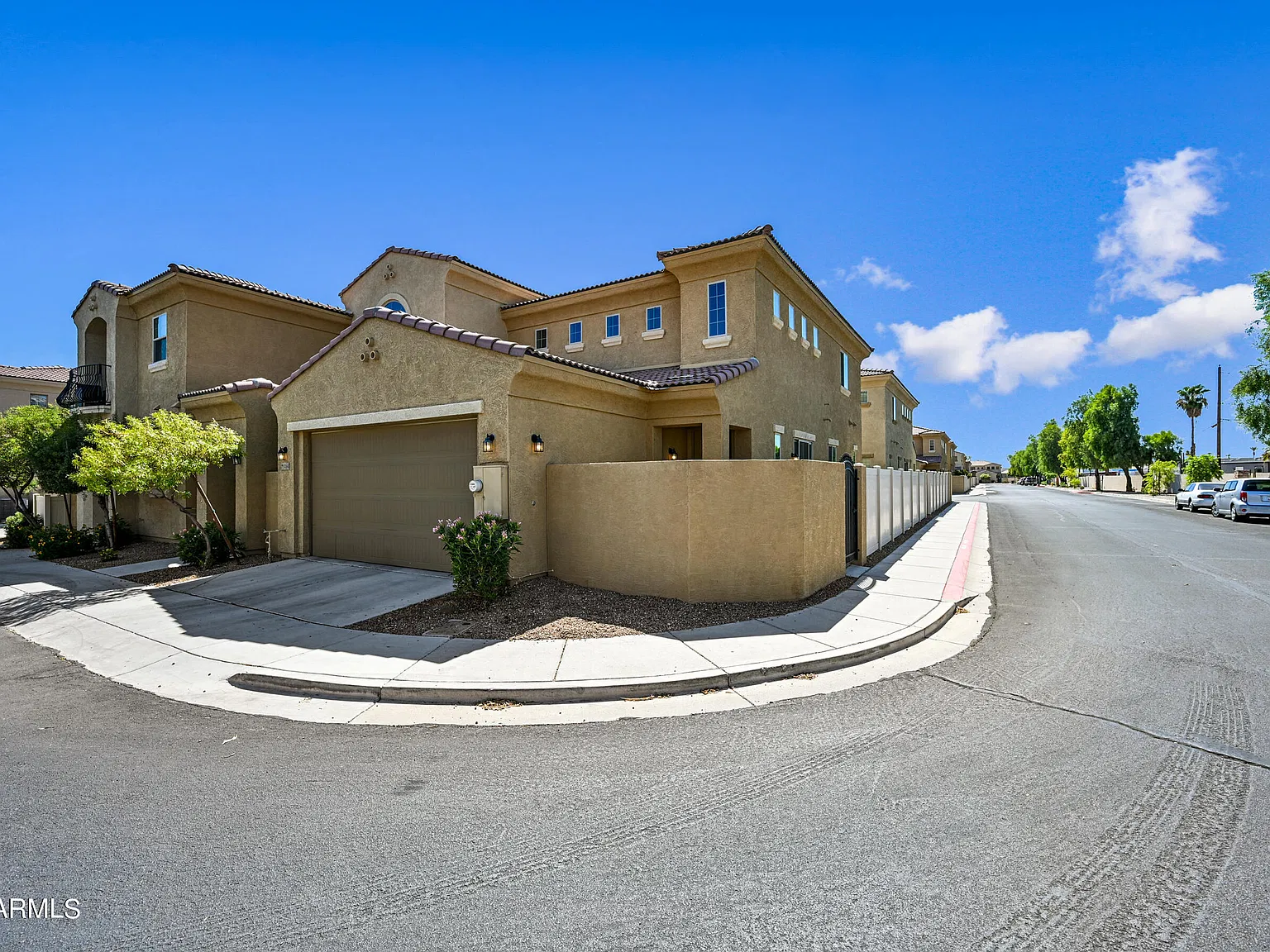 3 bed, 2.5 bath, 1550 sqft, $2,125 — Photo 1