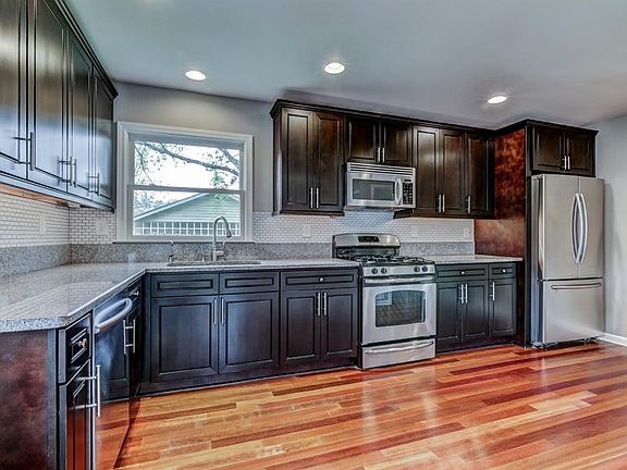 4th image of 1870 Lochlomand Ln SE