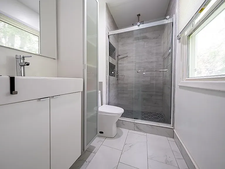 2416 Queens Dr — Photo 5