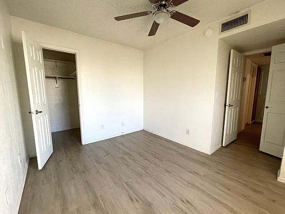 4th image of 820 W University Dr