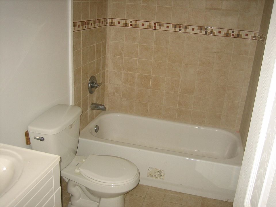 2nd image of 8238 Glenwoods Dr
