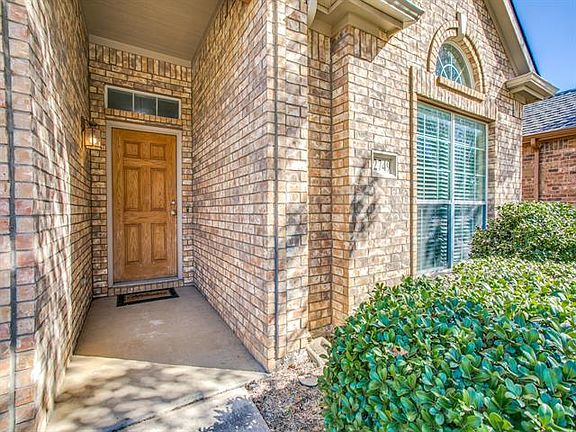 4th image of 2749 Maple Creek Dr