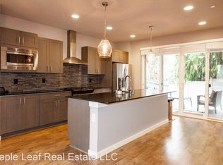 984 SW 96th Pl, Seattle, WA 98106