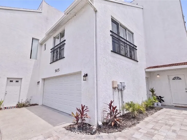 9415 Citrus Glen Pl — Photo 1