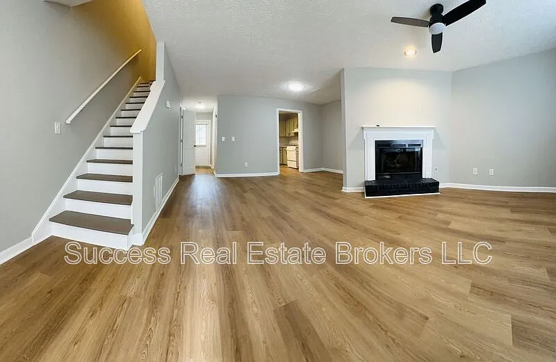 2 bed, 2.5 bath, 1240 sqft, $1,775 — Photo 3