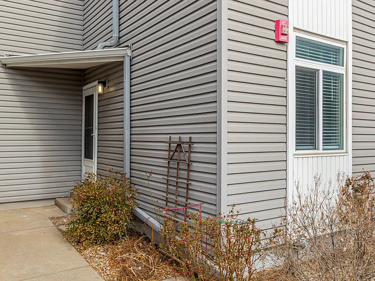 3371 S Monaco Pkwy #A — Photo 6