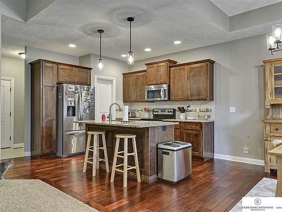 5th image of 2810 Valley Stream Dr