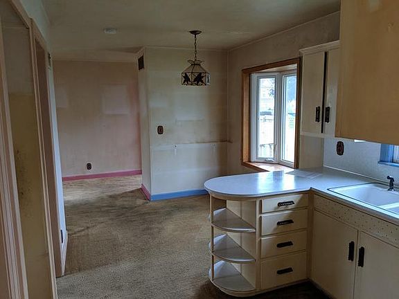 Kitchen / Dining Area