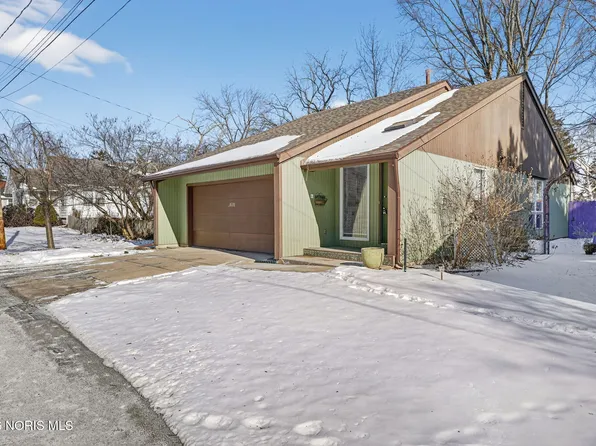 111 Civic Dr, Perrysburg, OH 43551