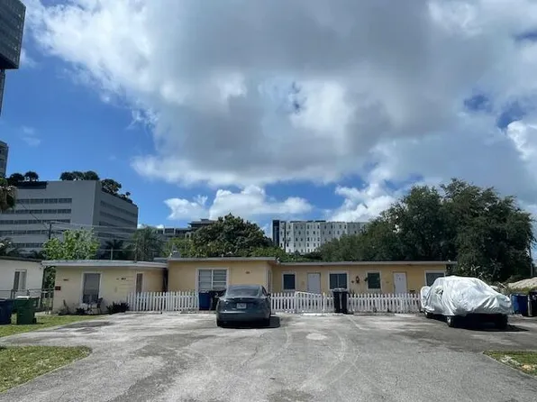 224 SE 9th Ct #1-4, Hallandale, FL 33009