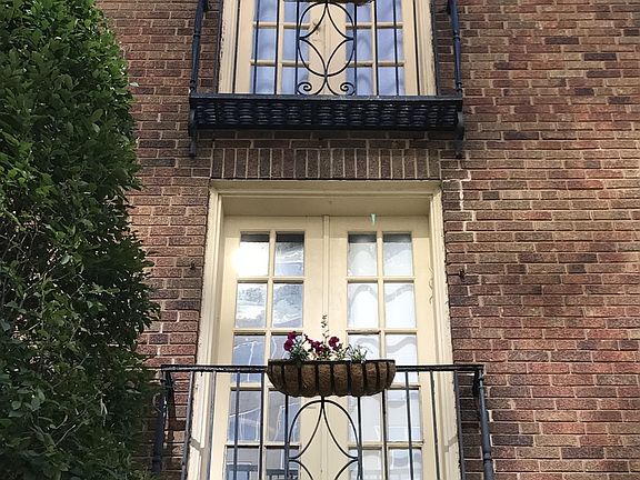 3rd image of 4809 Roanoke Pkwy APT 303